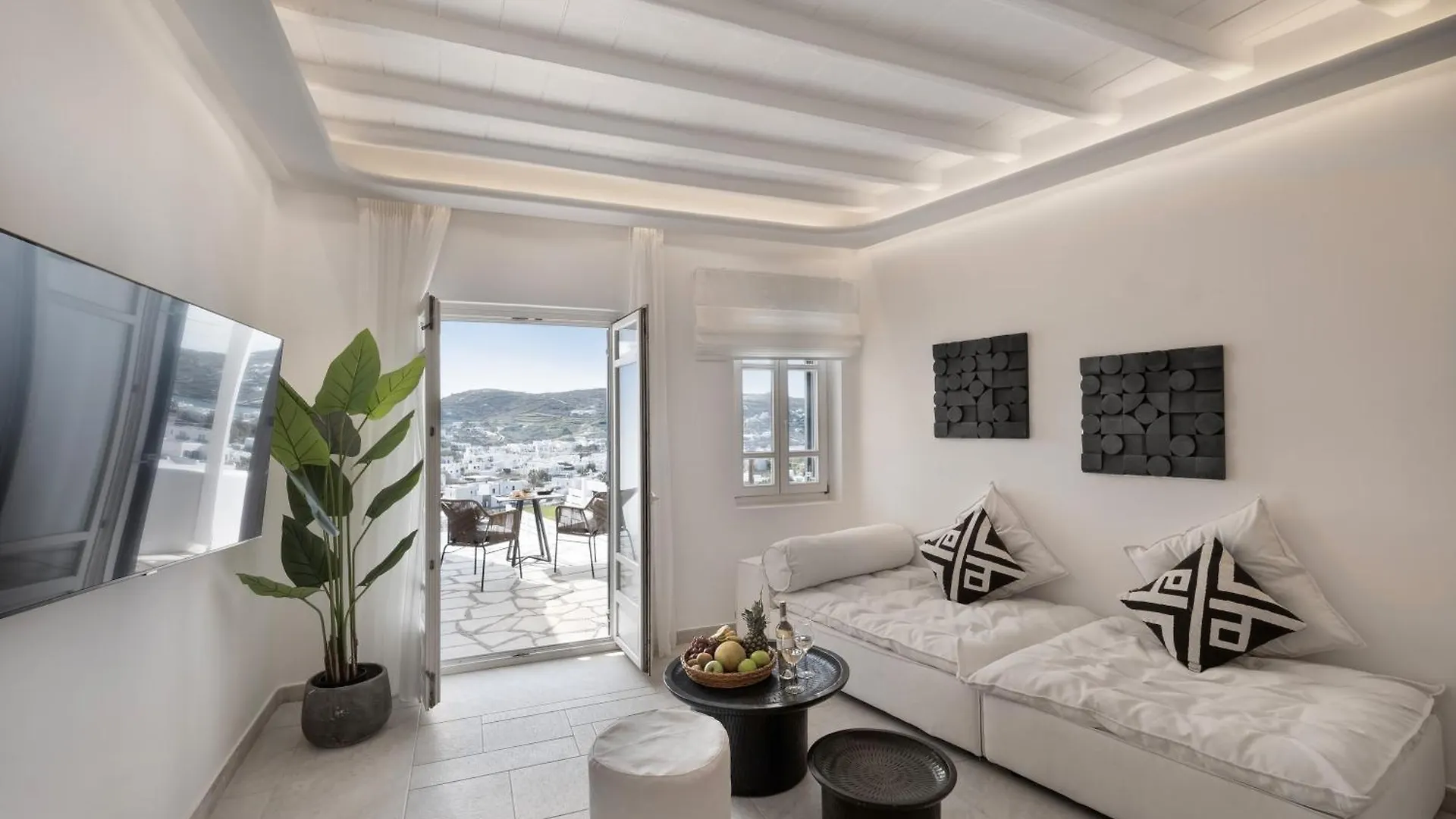 ****  Deliades Hotel Ornos  Greece